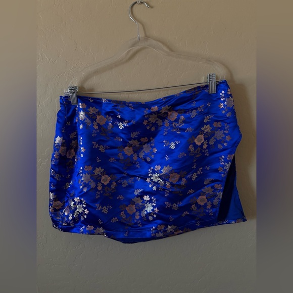 Metallic fashion nova corset set - Picture 3 of 6